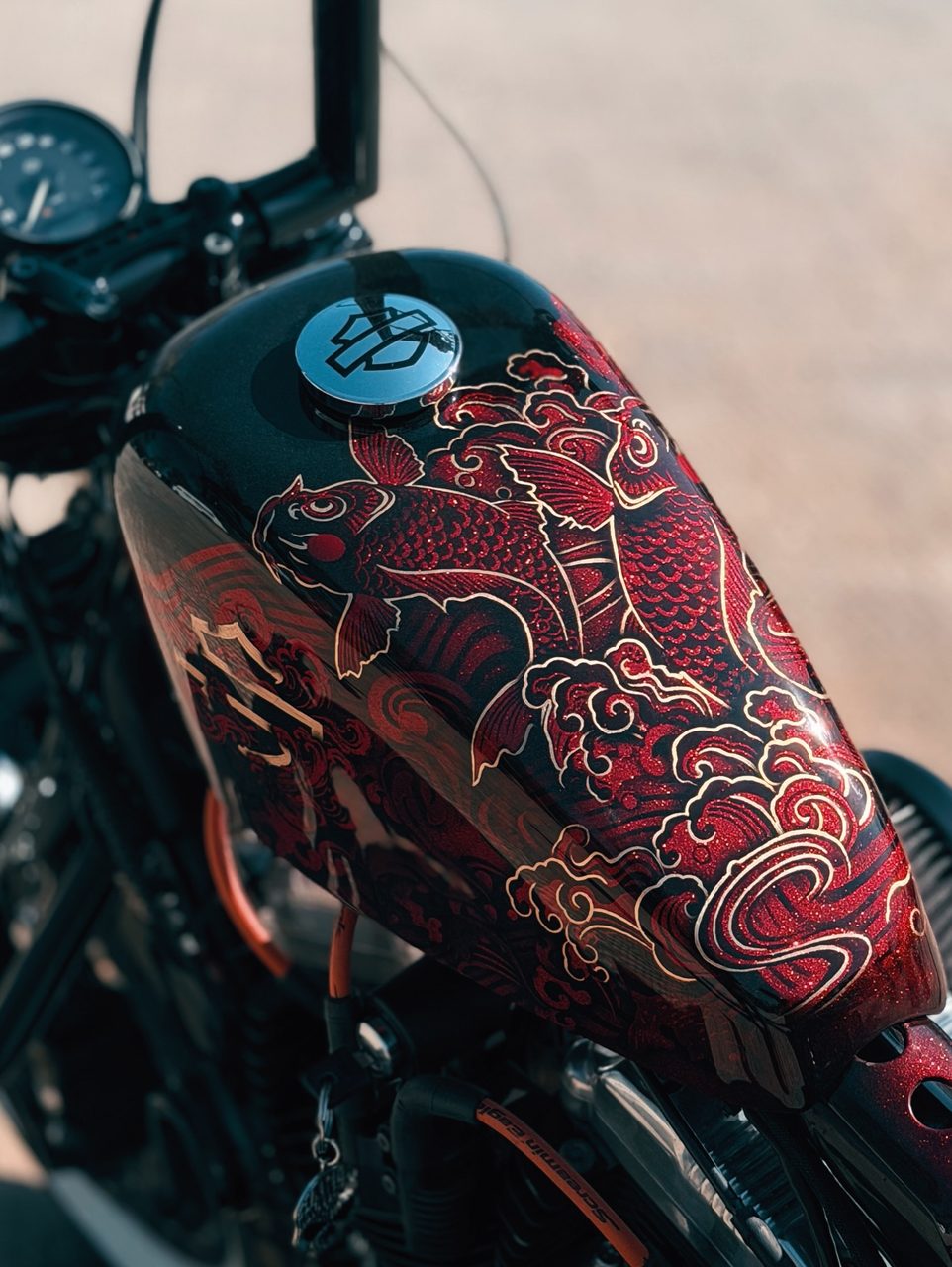 Custom-painted Iron 883 tank
